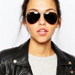 LIKE NEW RayBan Aviator RB3025 Black Ray ban Sunglasses